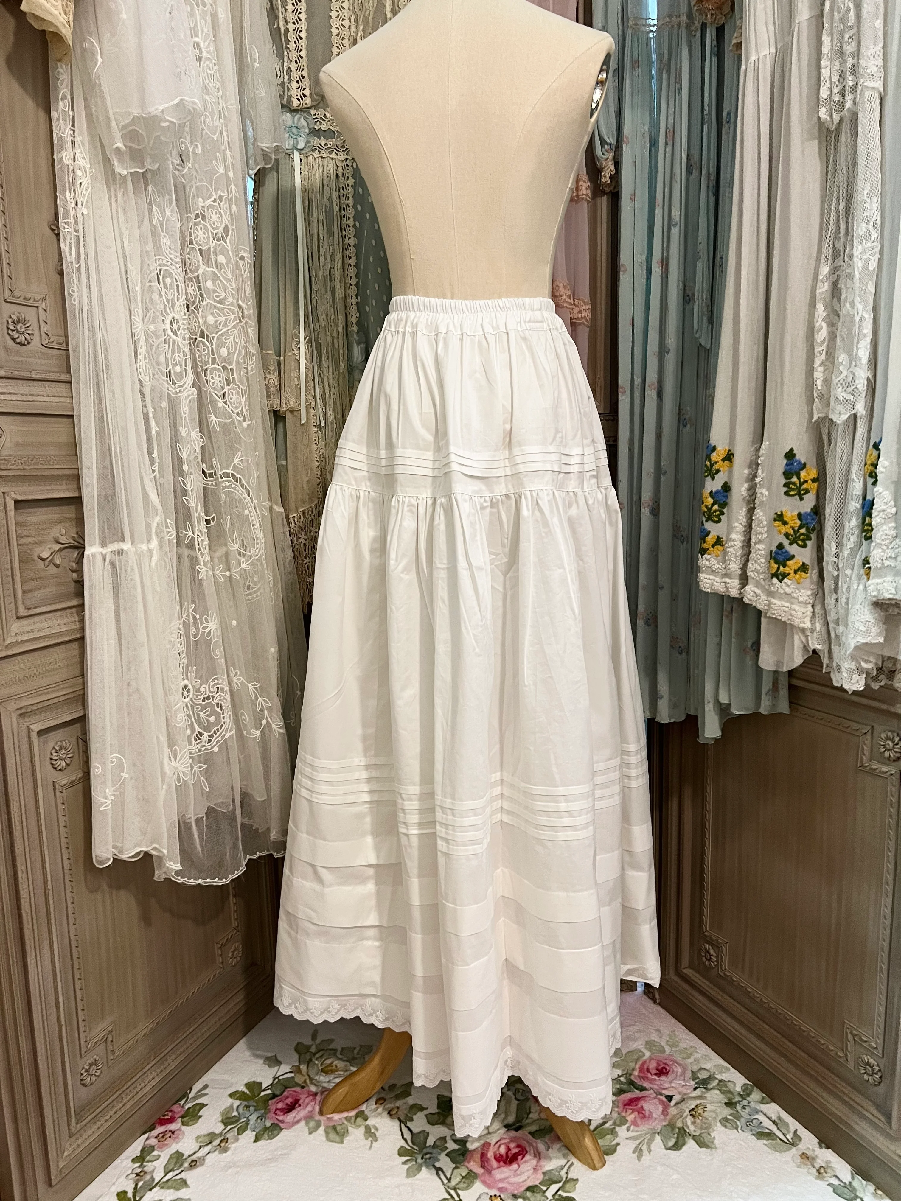 A walk in the clouds skirt - Image 11