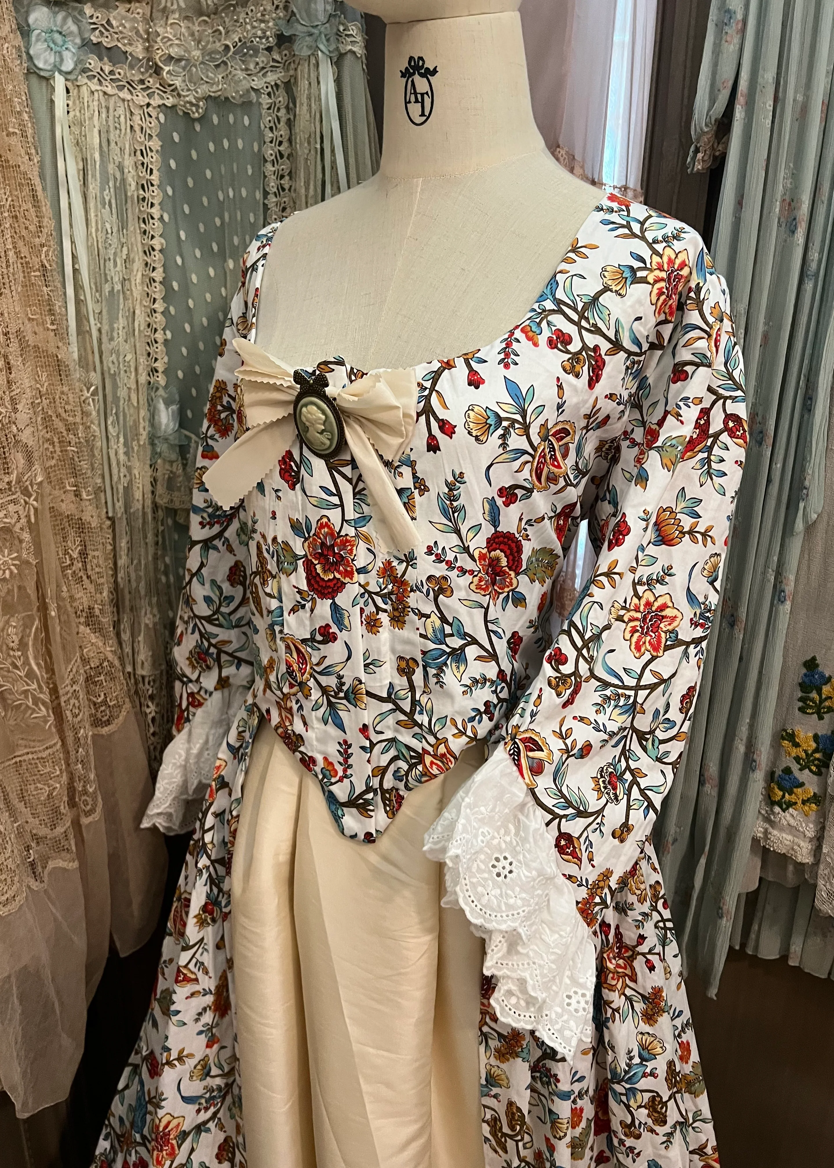 Elizabeth gown - Image 7