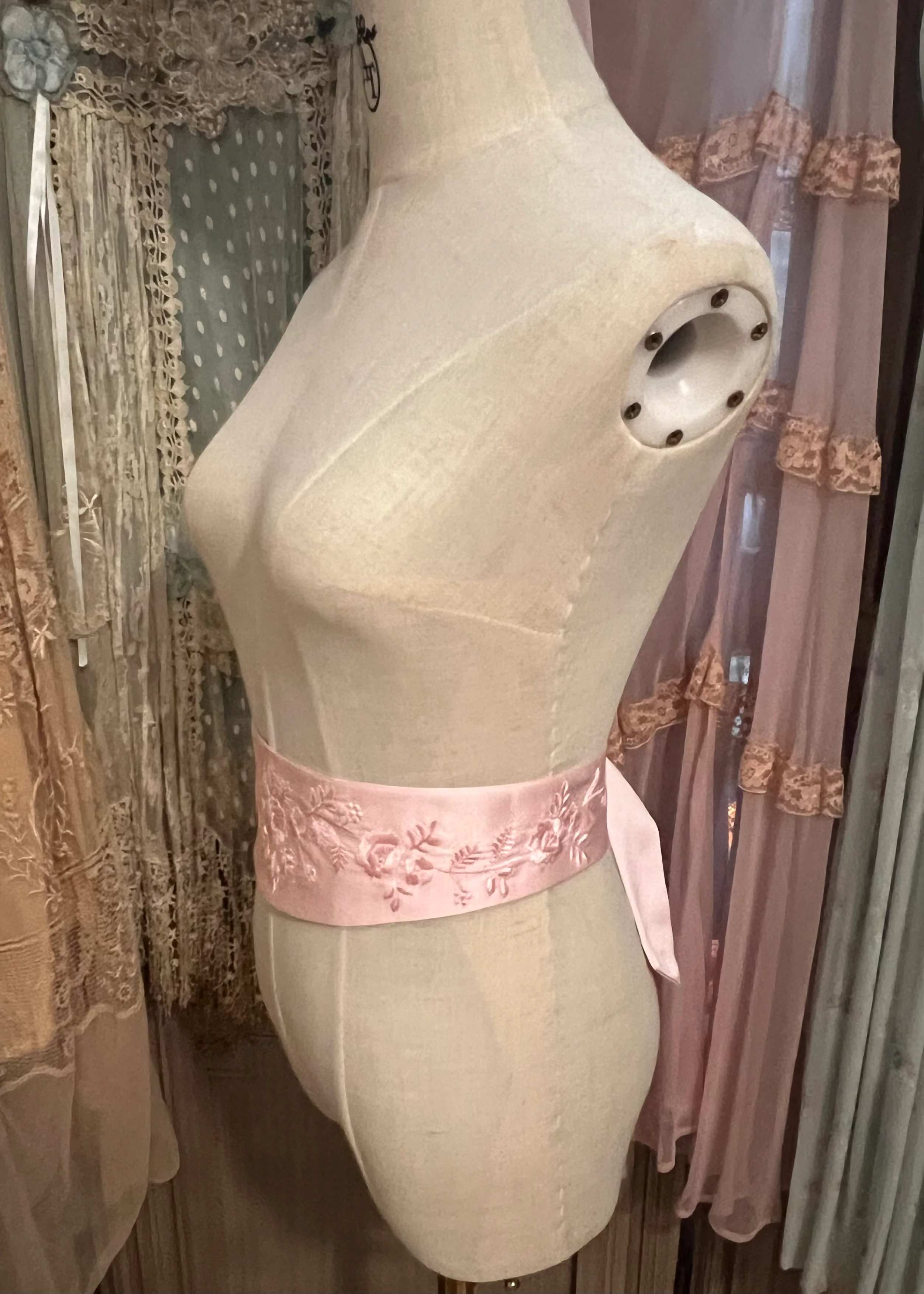 Embroidered belt - Image 12