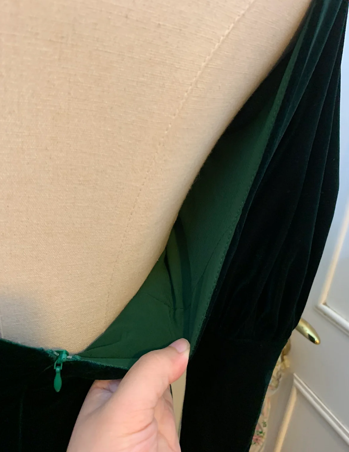 Emerald velvet dress - Image 10
