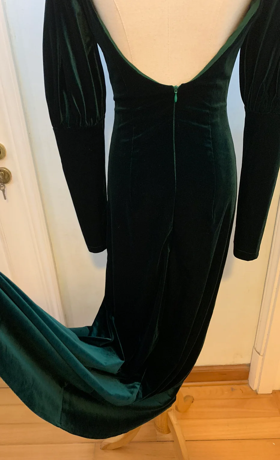 Emerald velvet dress - Image 12