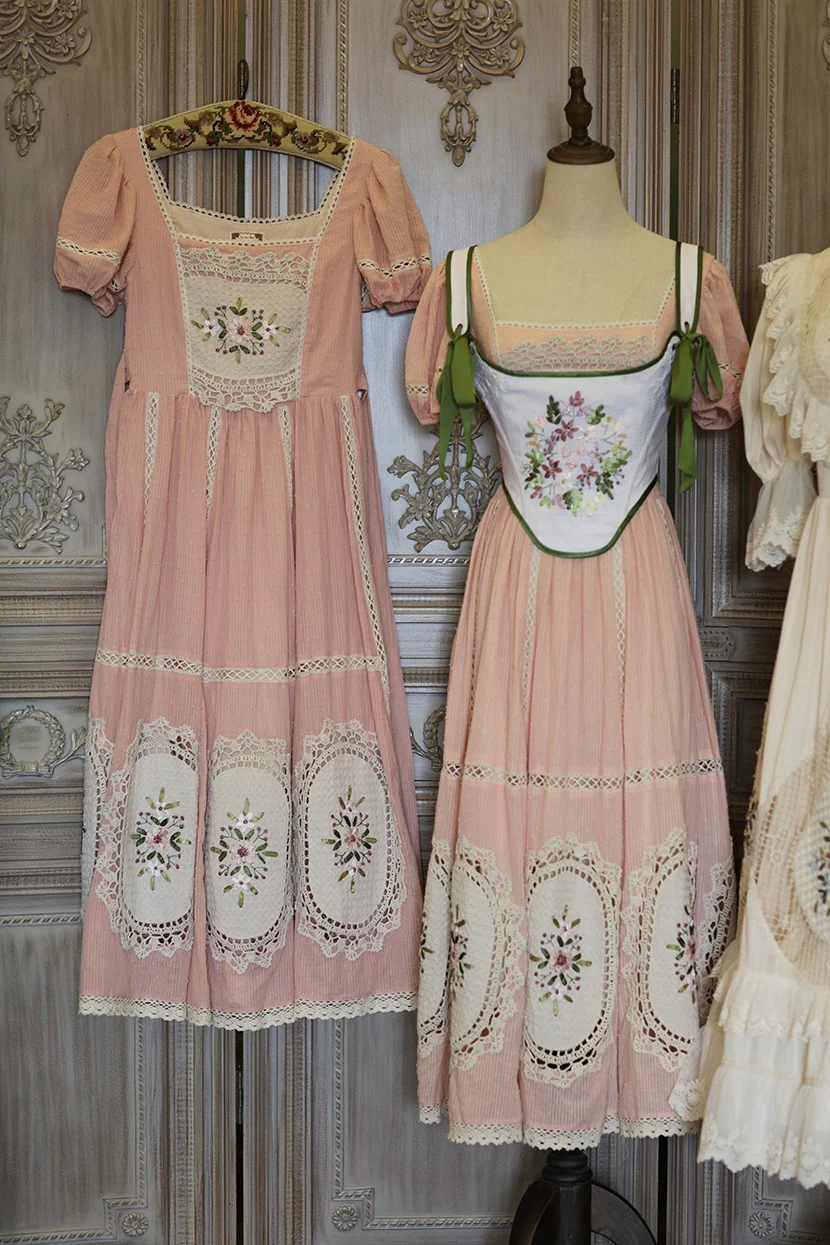 Ribbonwork Bouquet corset - Image 5