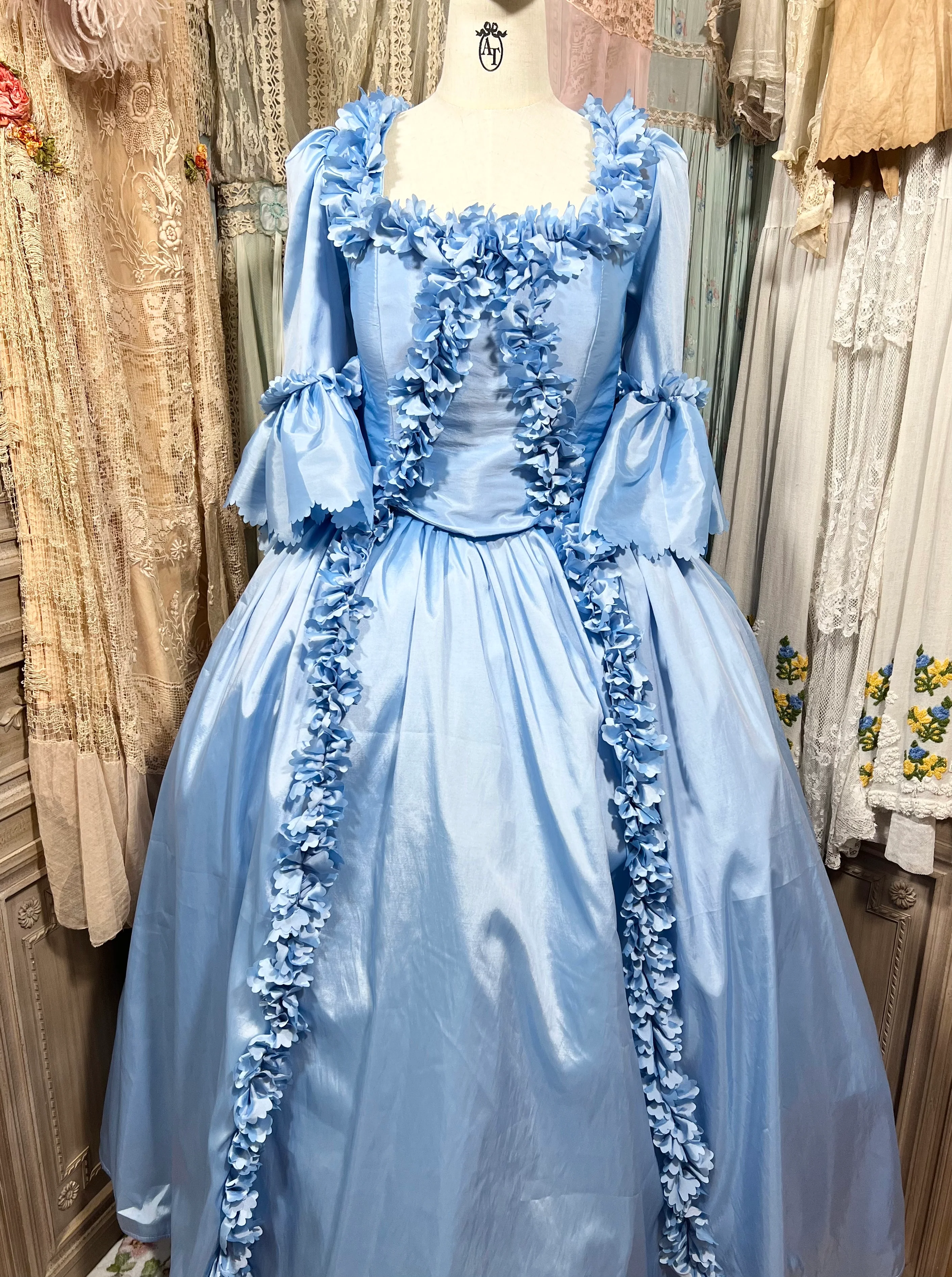 Marie Antoinette gown - Image 13