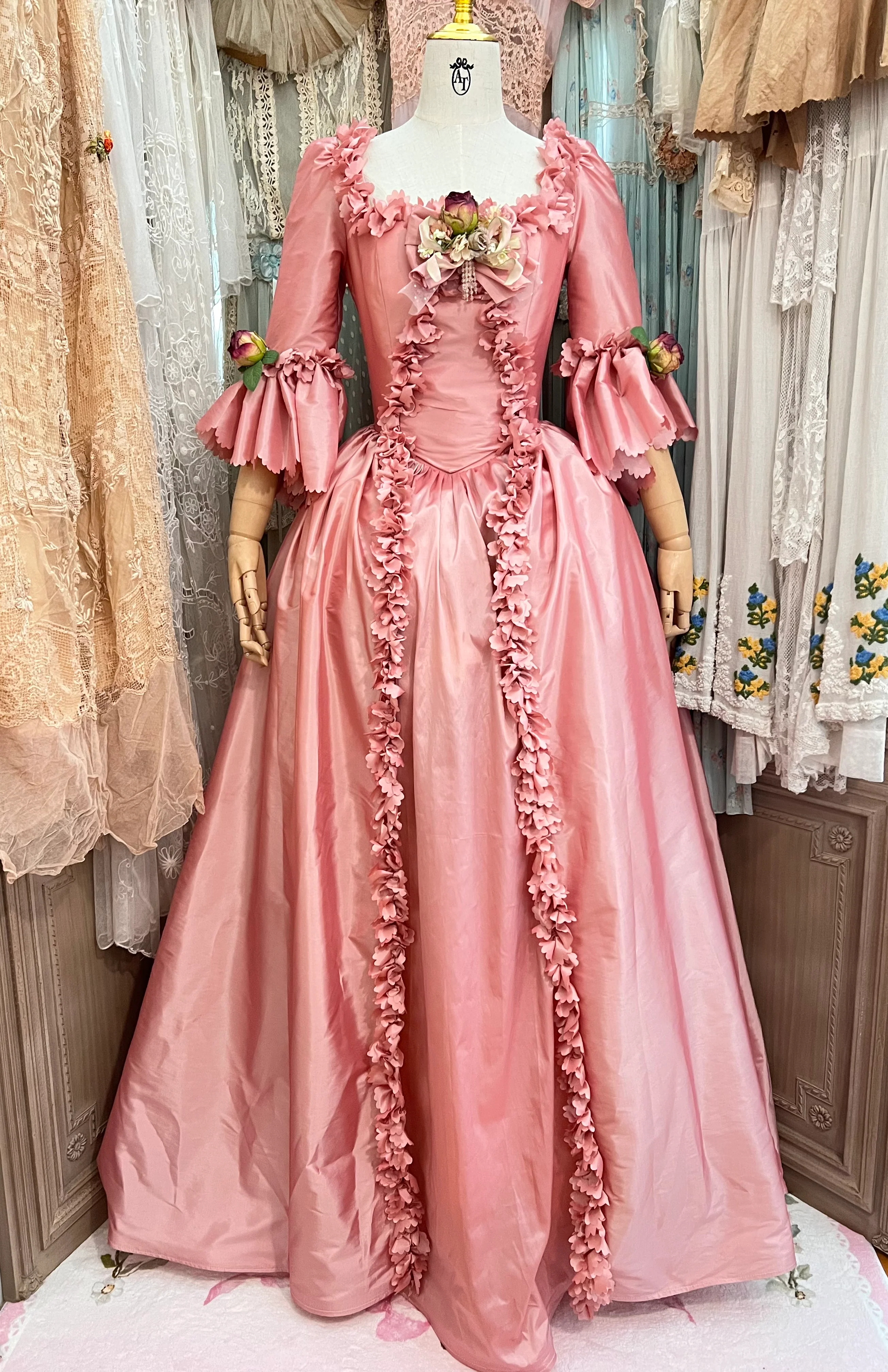 Marie Antoinette gown - Image 32