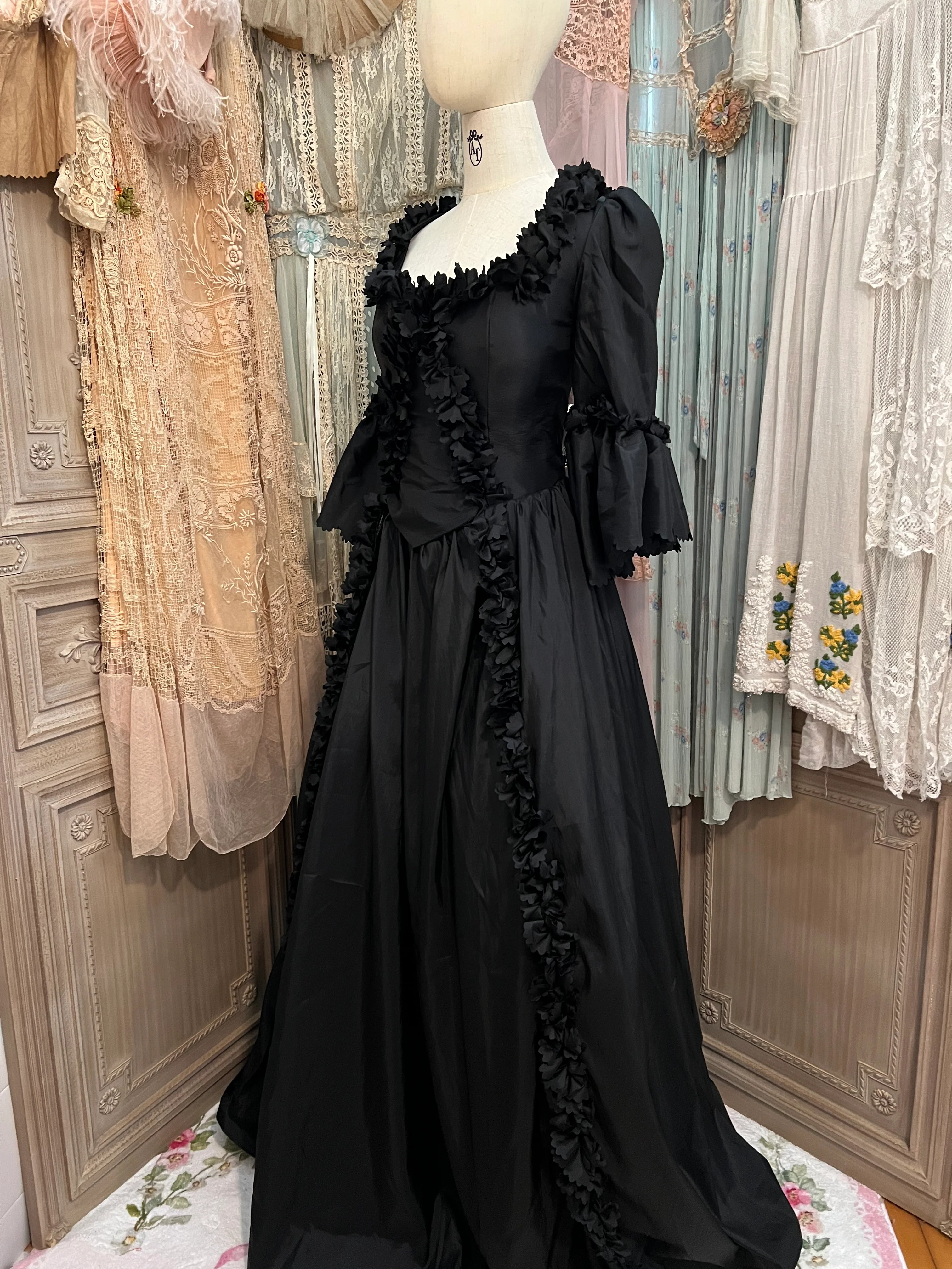 Marie Antoinette gown - Image 4