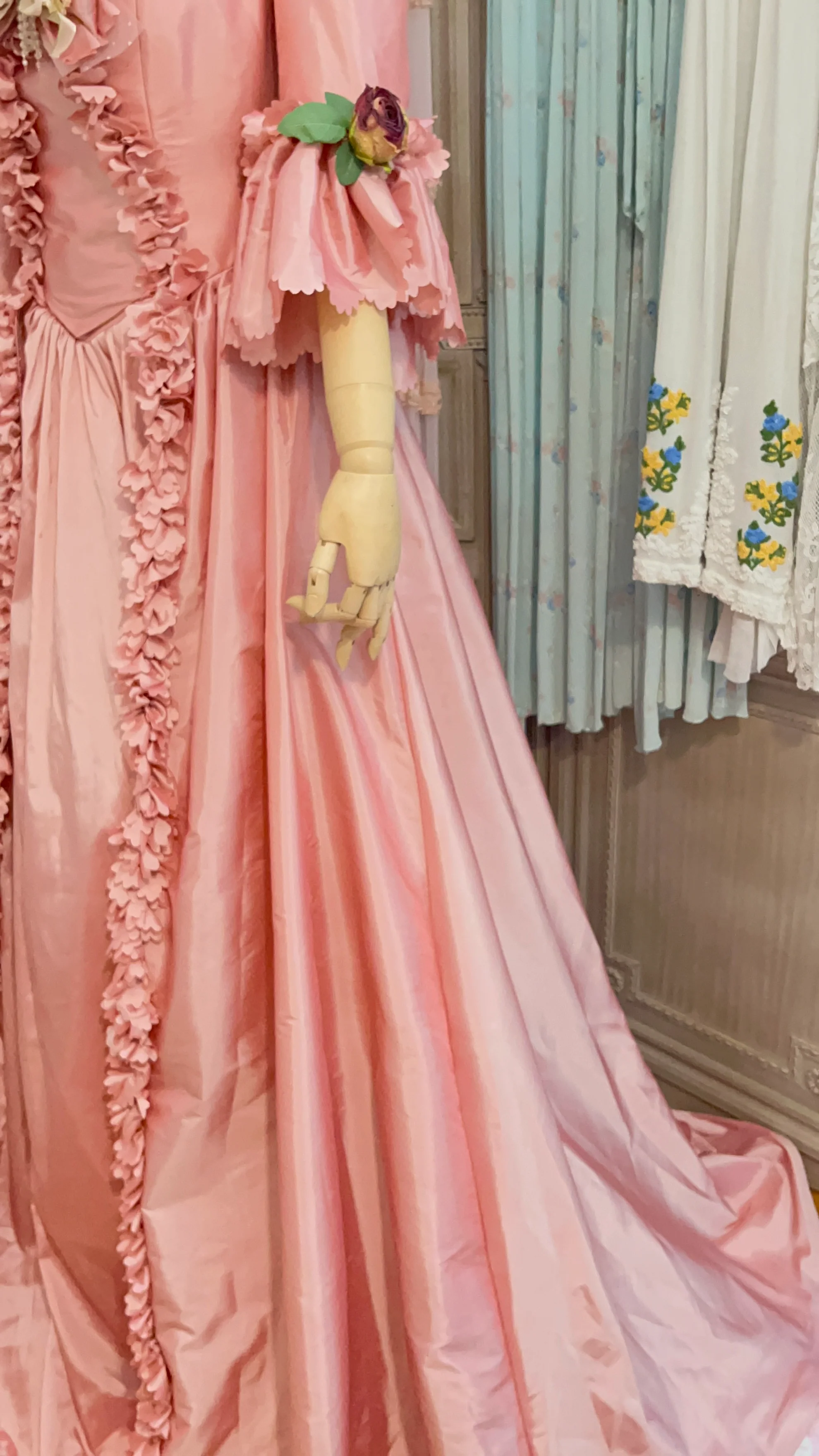 Marie Antoinette gown - Image 40