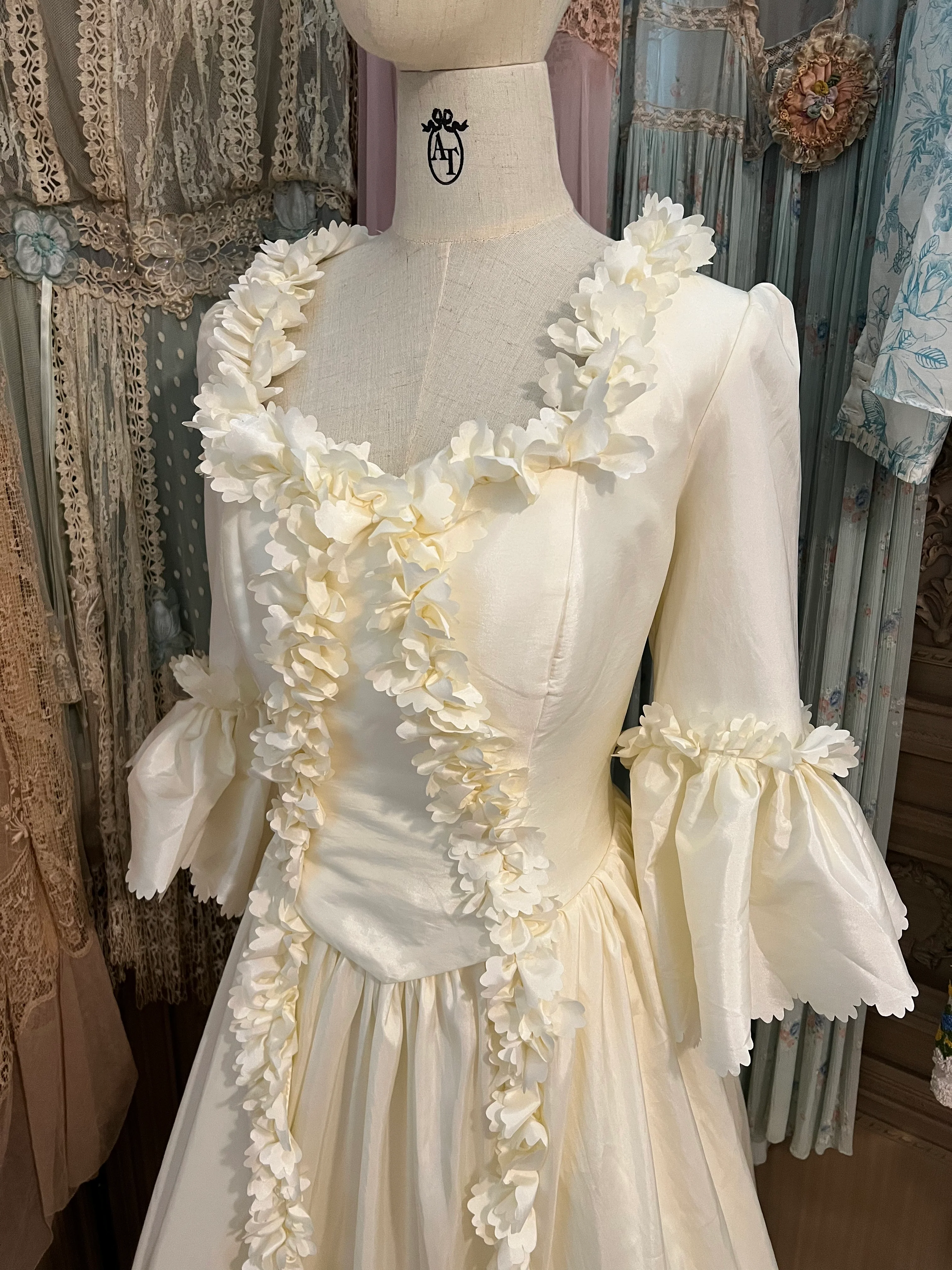 Marie Antoinette gown - Image 5