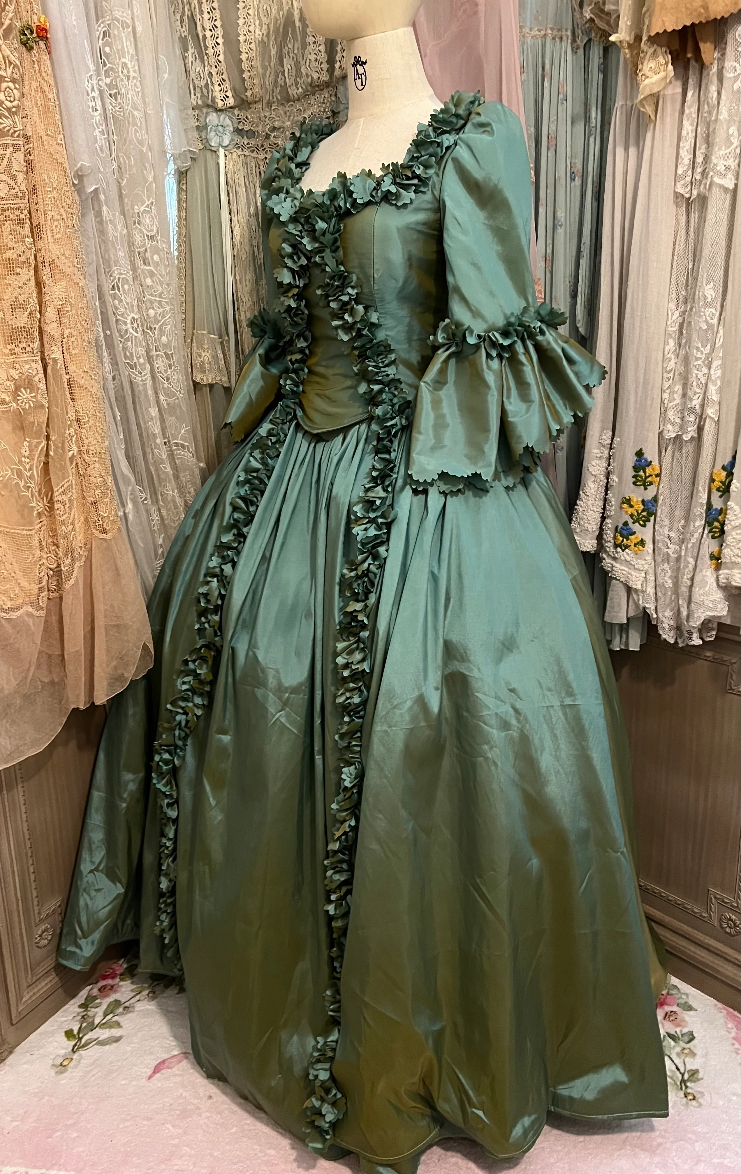 Marie Antoinette gown - Image 59