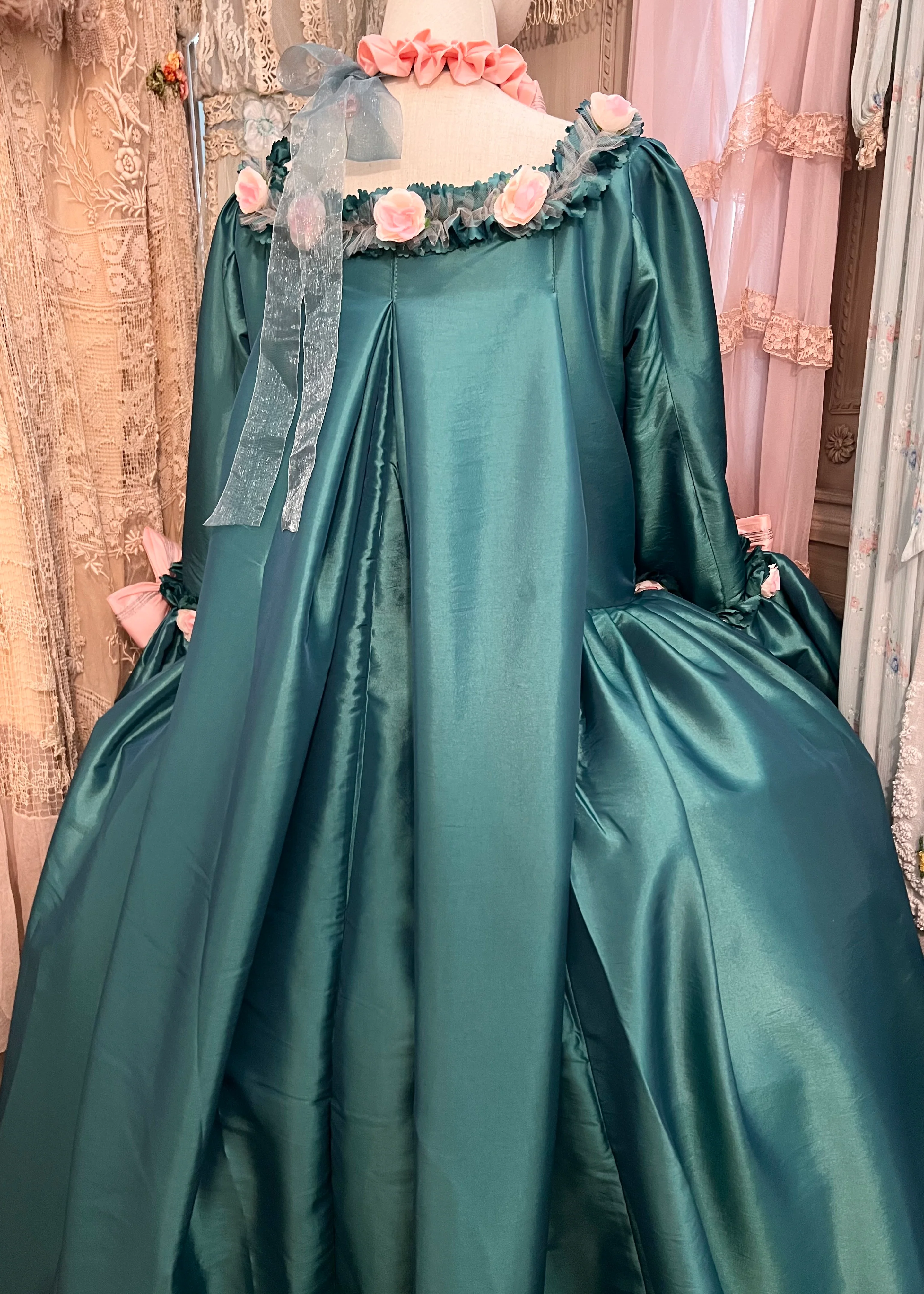 Madame de Pompadour gown - Image 14