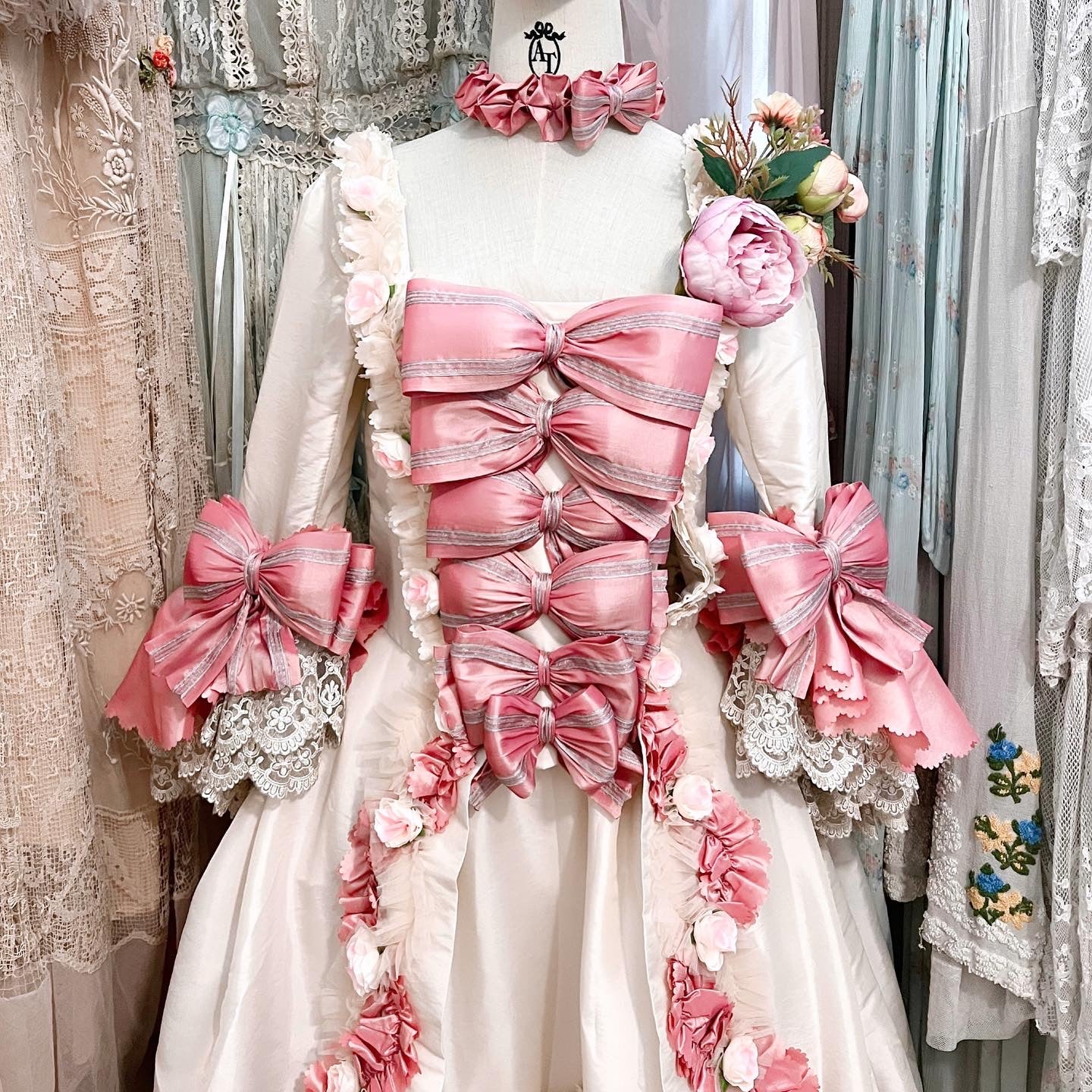 Madame de Pompadour gown - Image 24