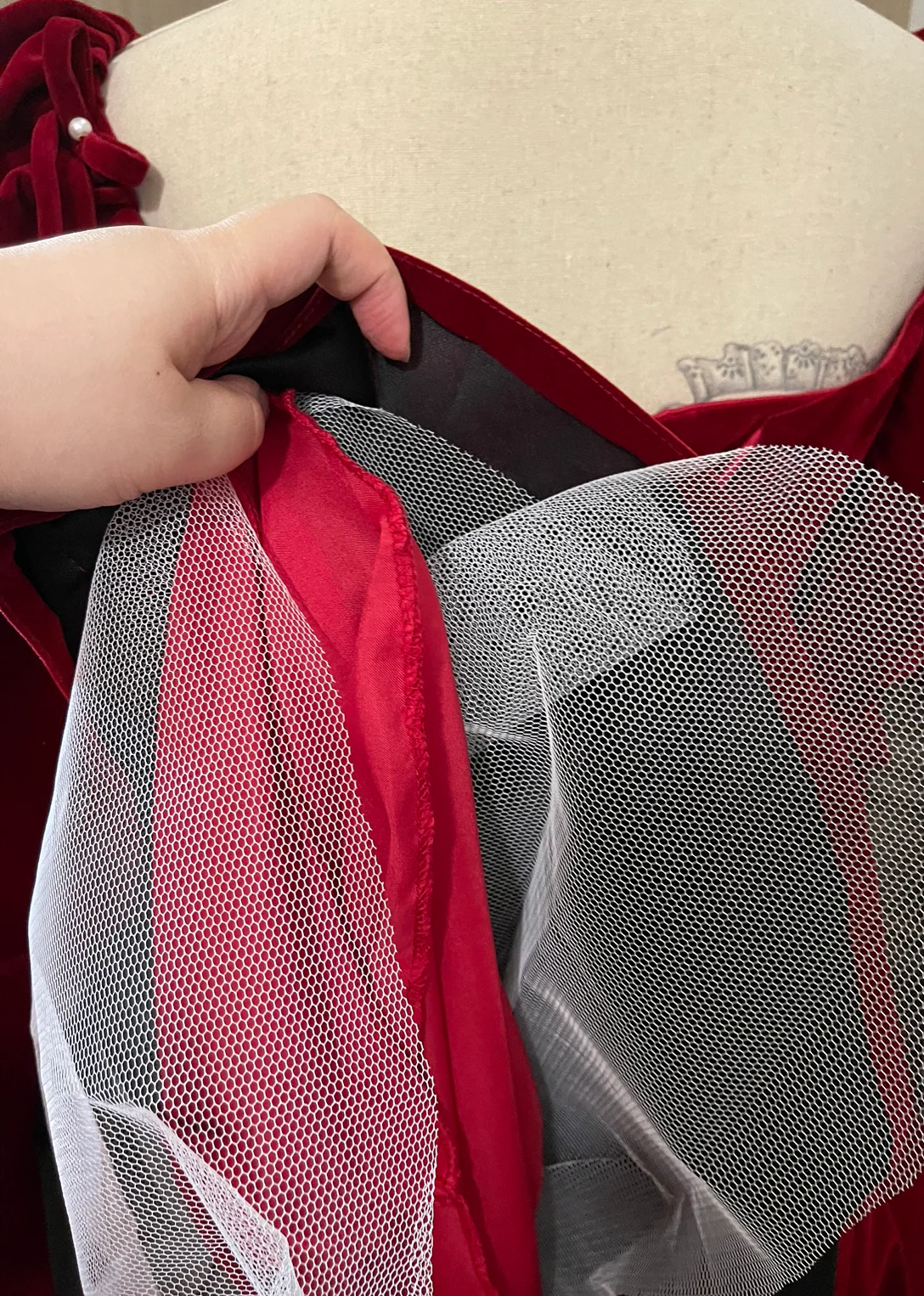 Red velvet party dress - Image 7