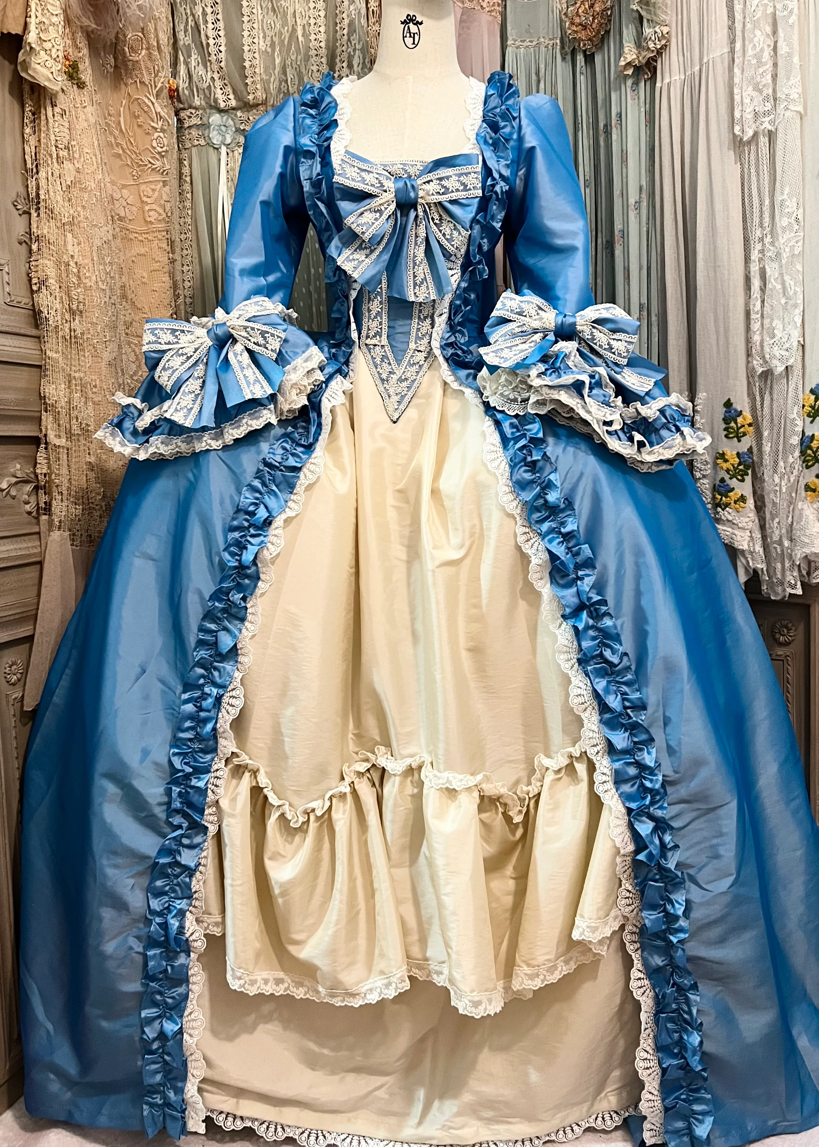 Versailles Robe à la française - Image 9