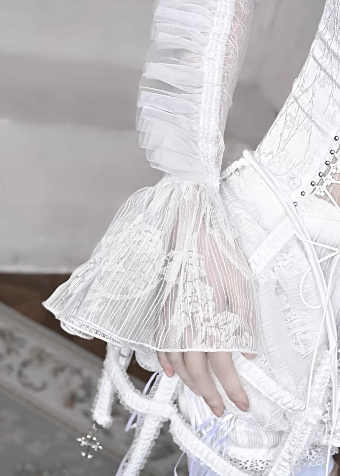 Snowy gothic bride capelet - Image 4