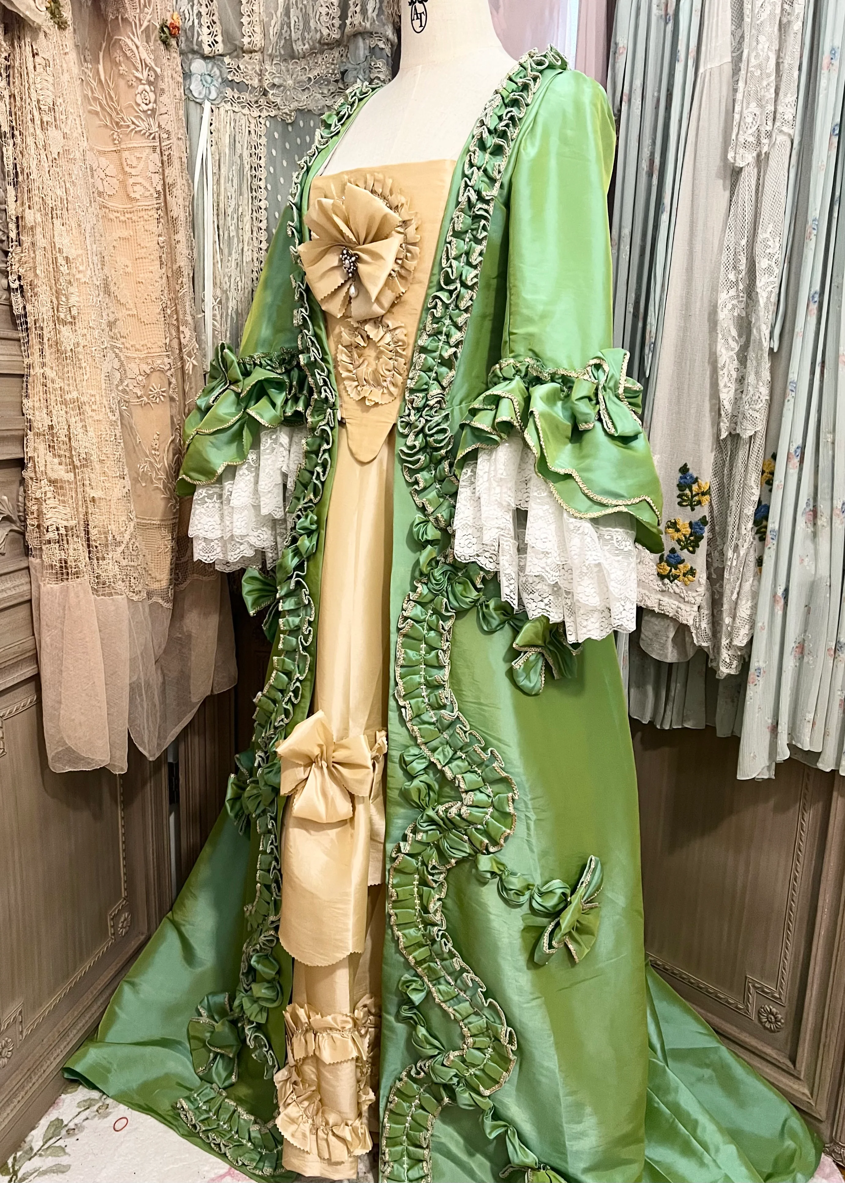 The Duchess Gown - Image 23