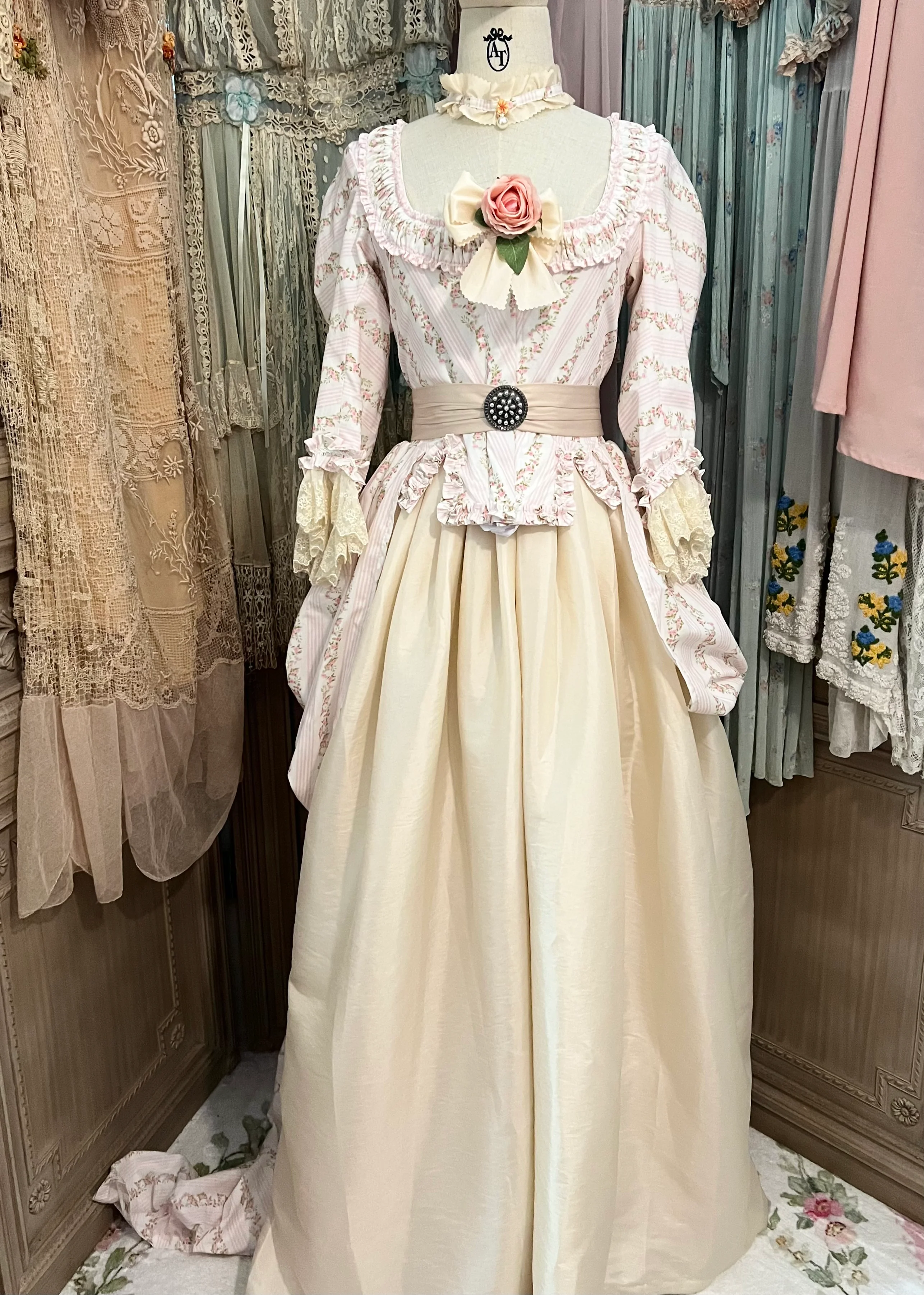 The porcelain gown - Image 10