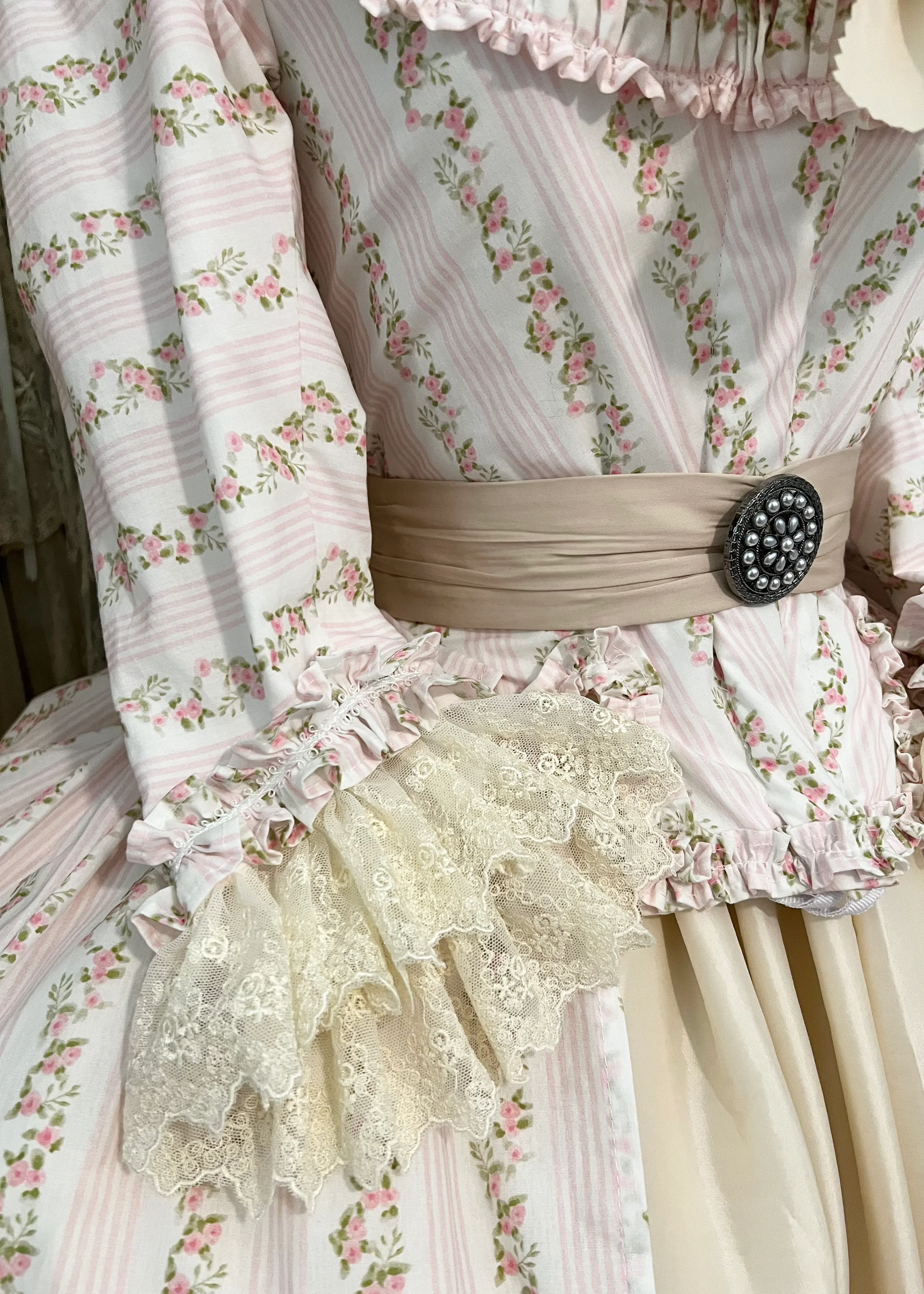 The porcelain gown - Image 16