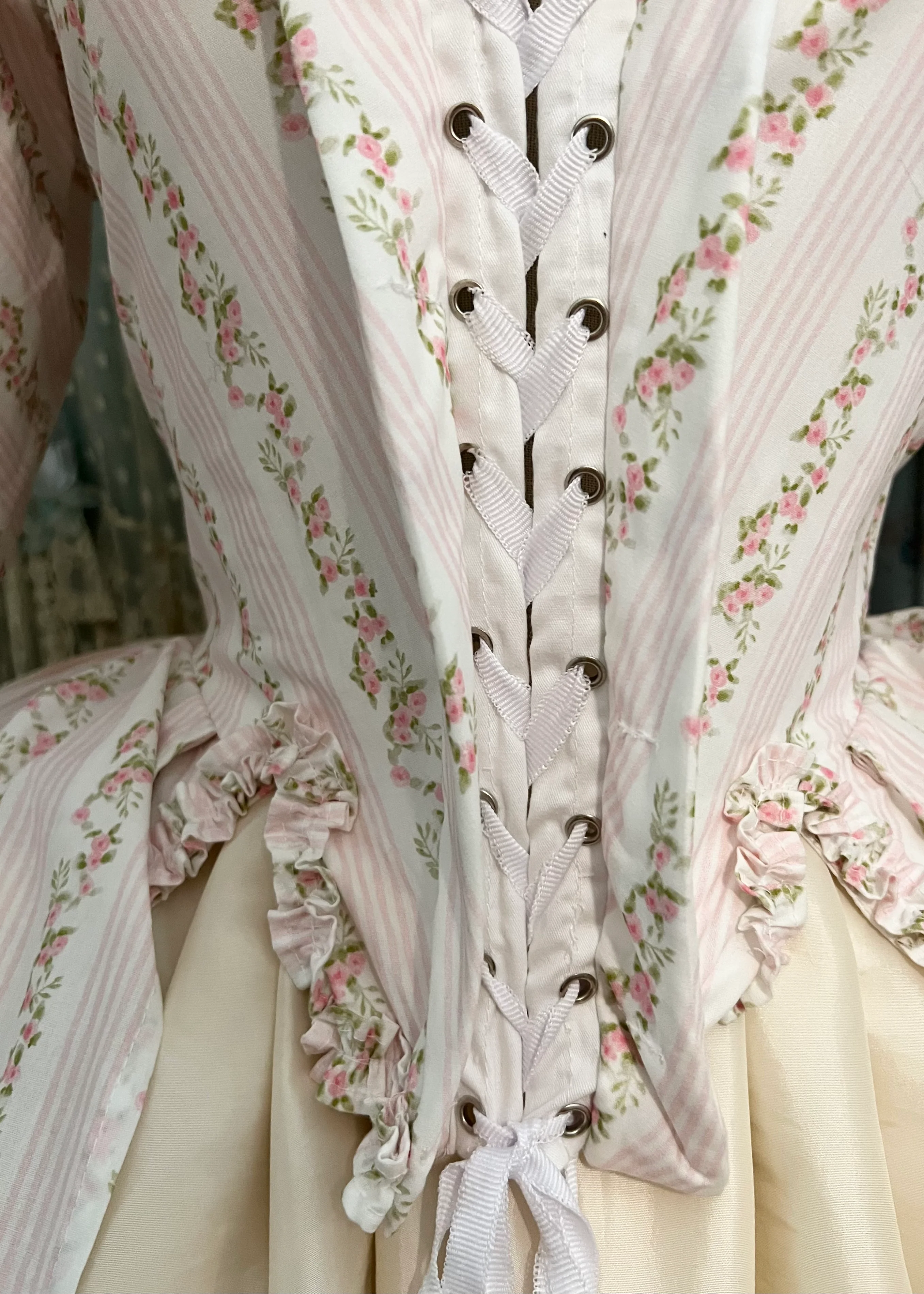 The porcelain gown - Image 19