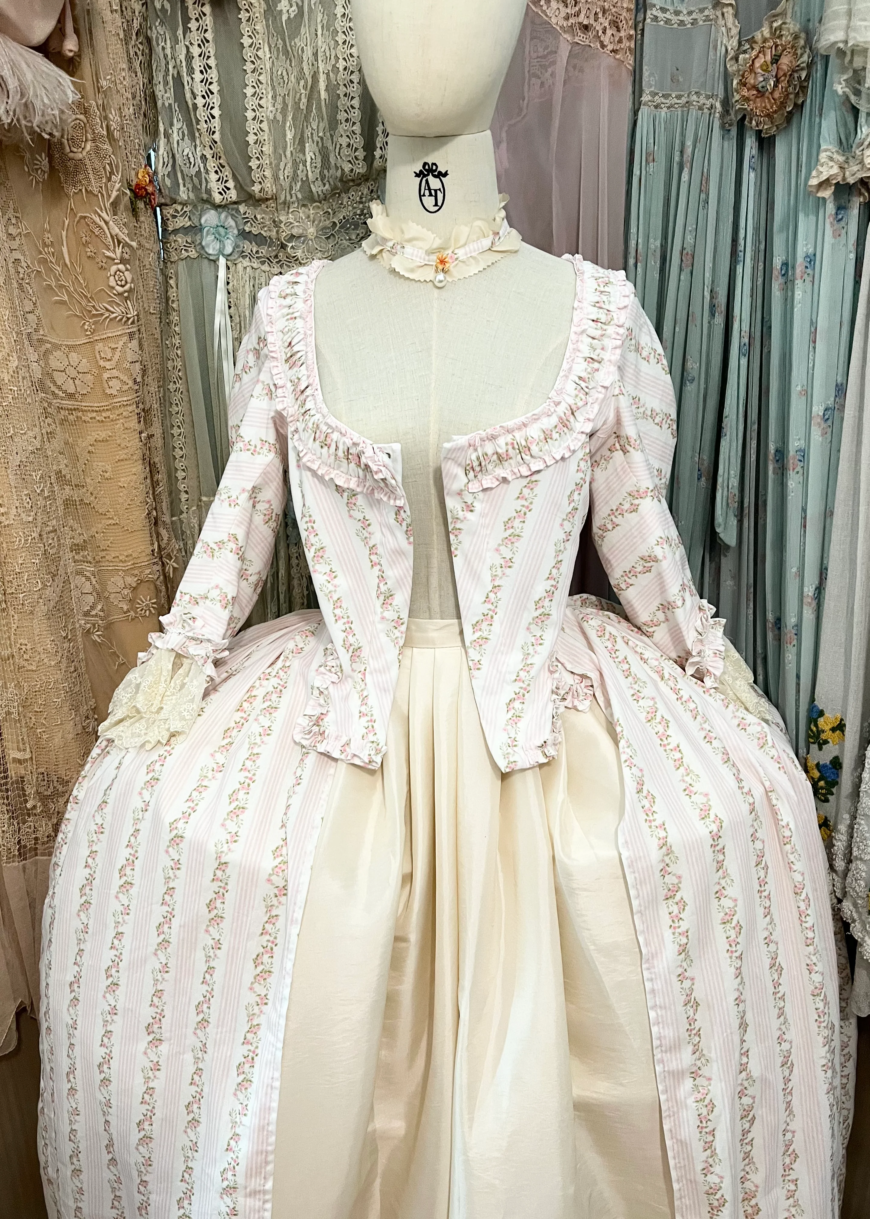 The porcelain gown - Image 20