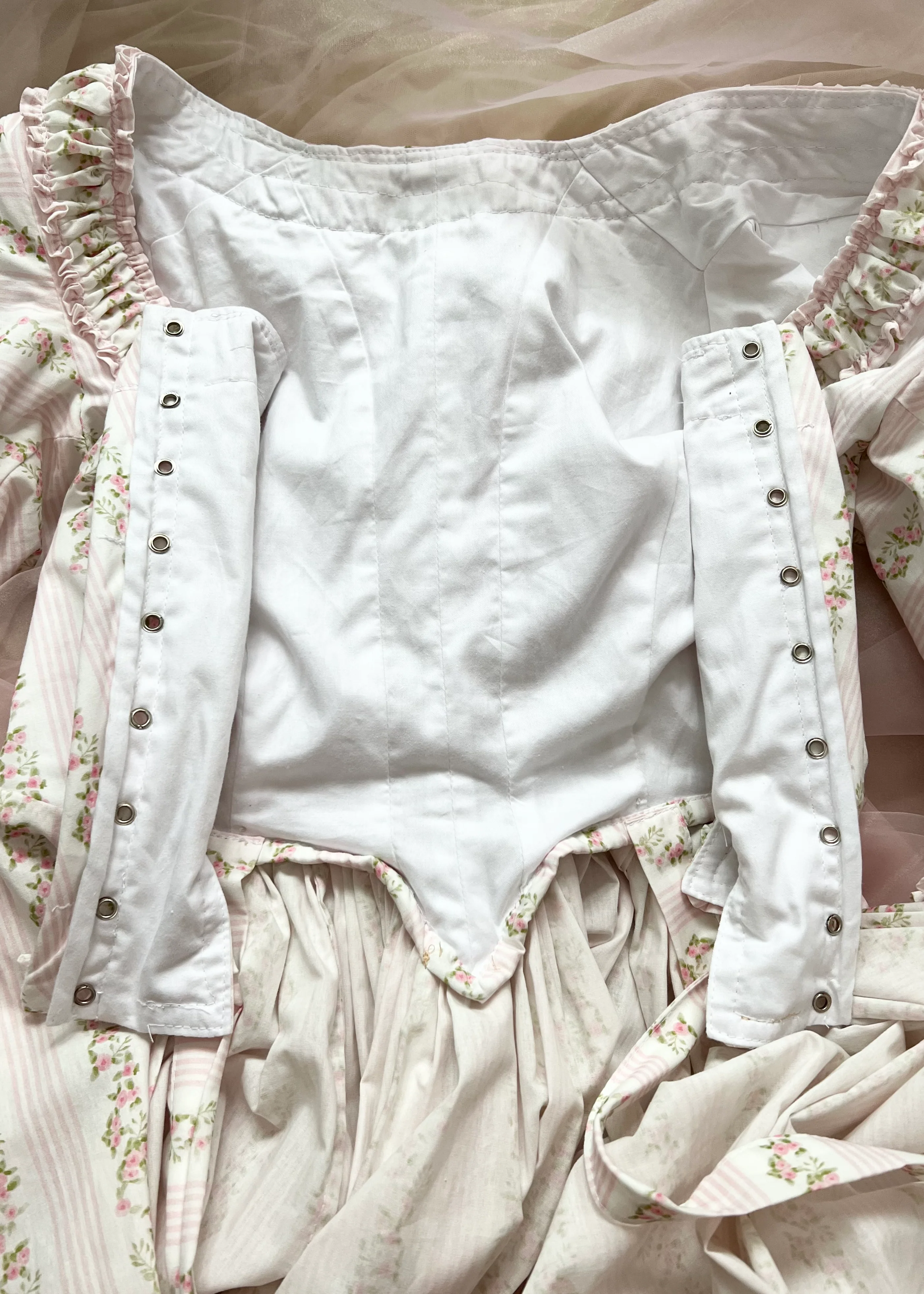 The porcelain gown - Image 25