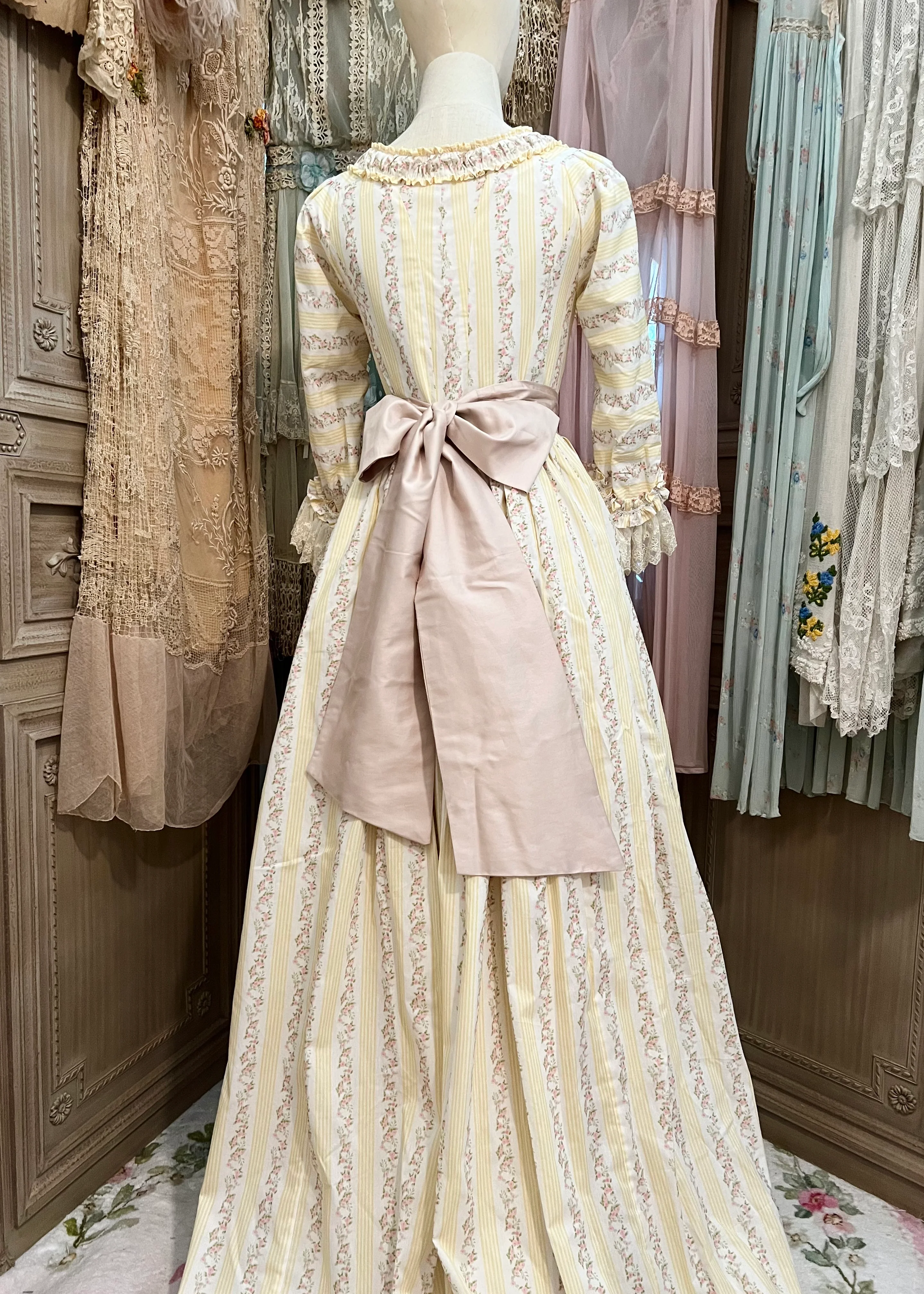 The porcelain gown - Image 29