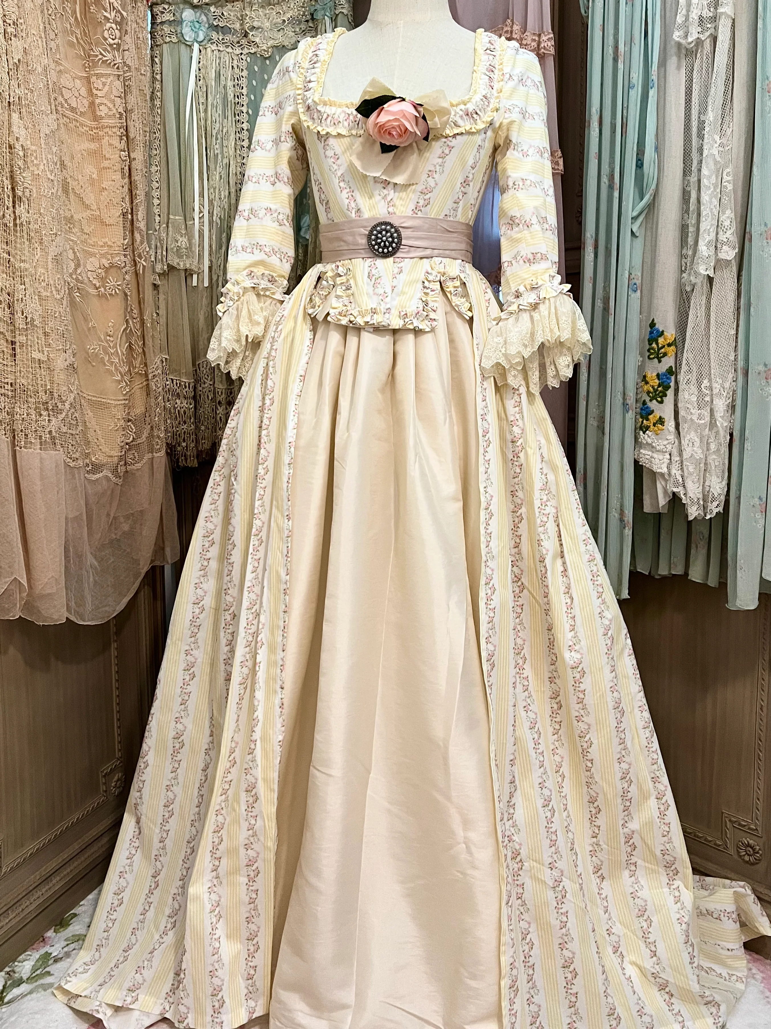 The porcelain gown - Image 30