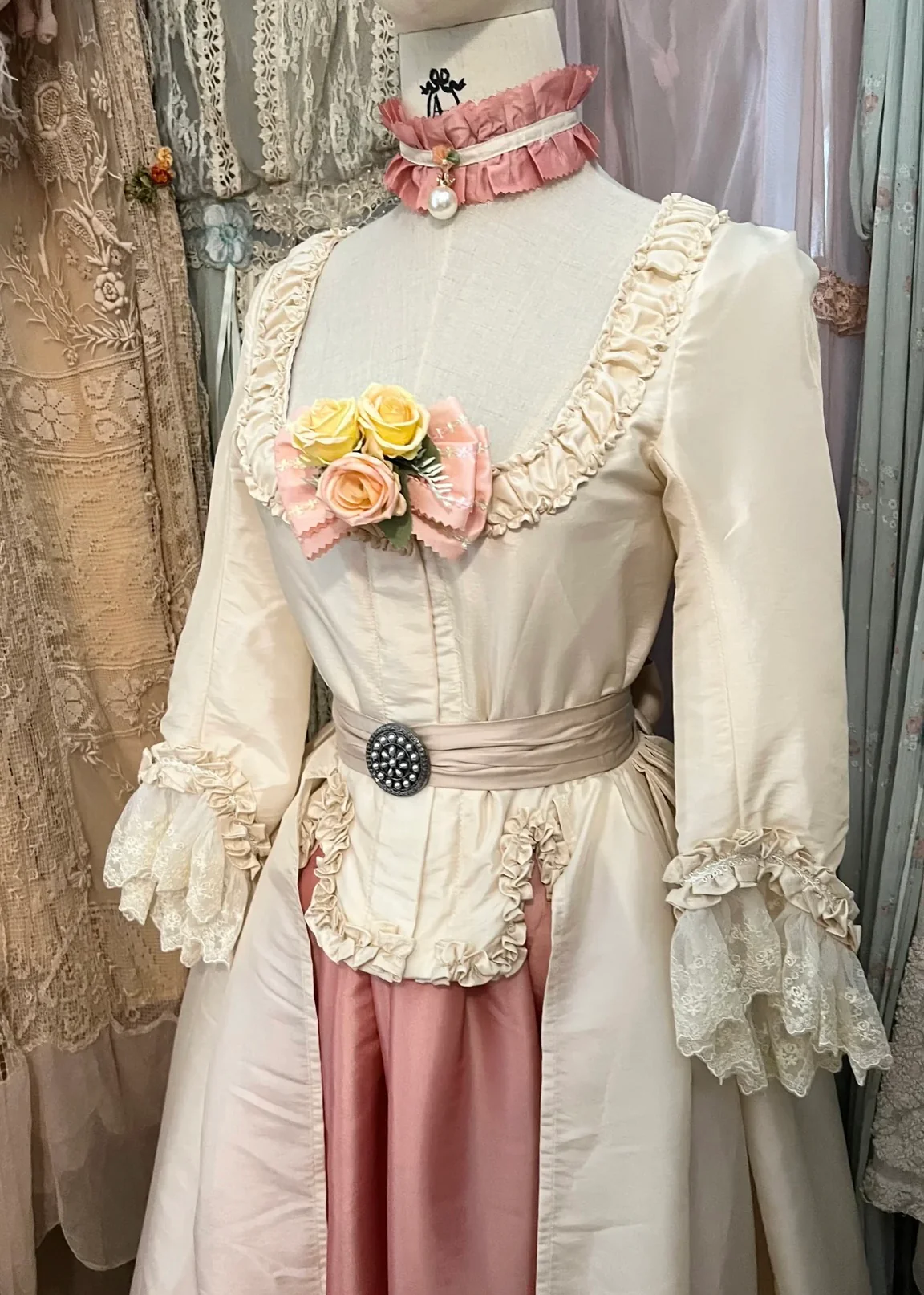 The porcelain gown - Image 37