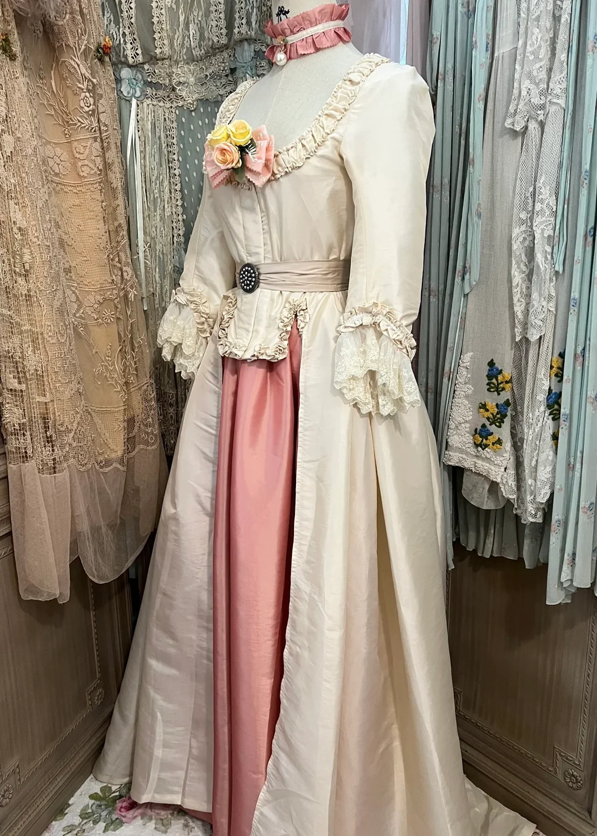 The porcelain gown - Image 38