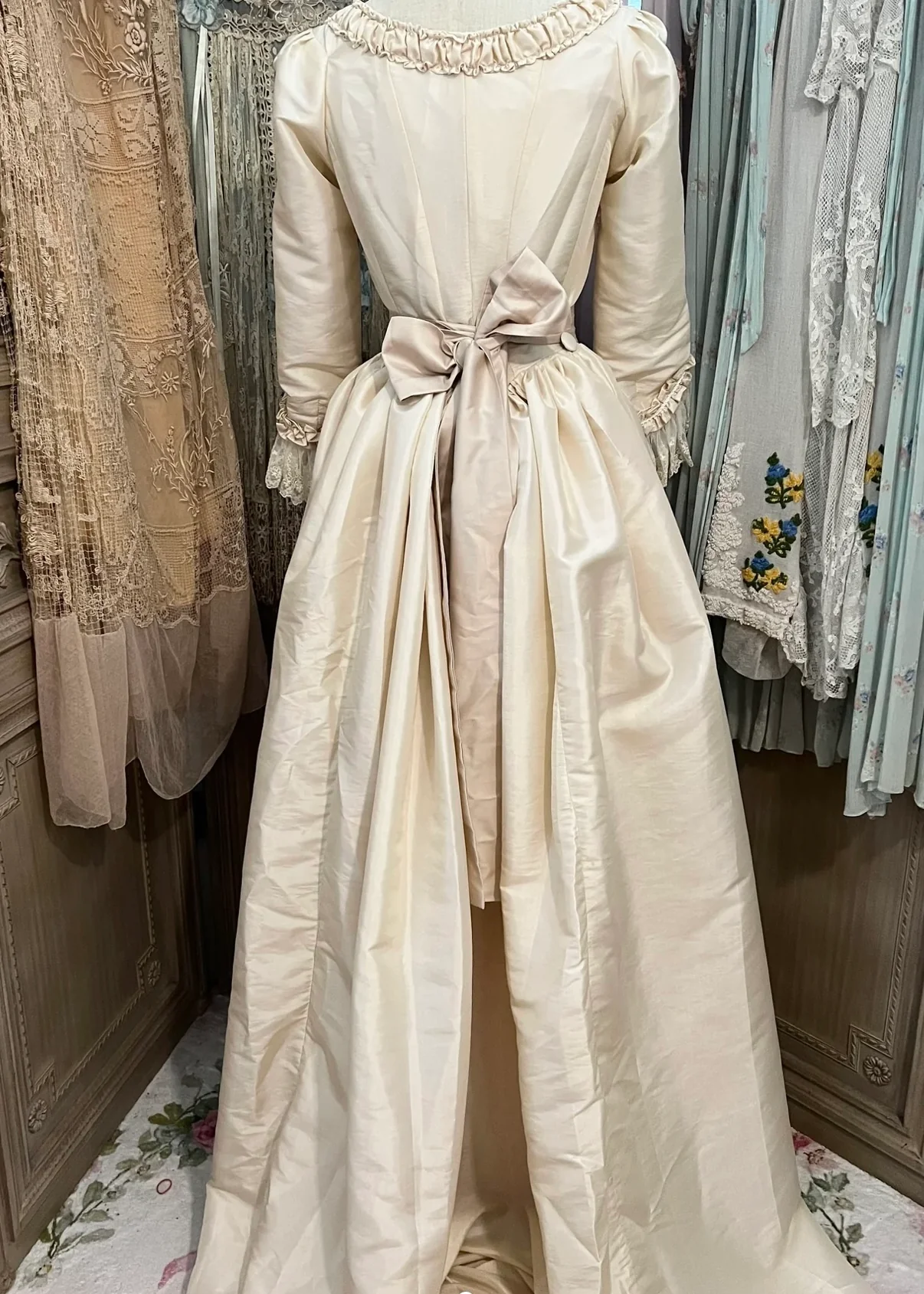 The porcelain gown - Image 39