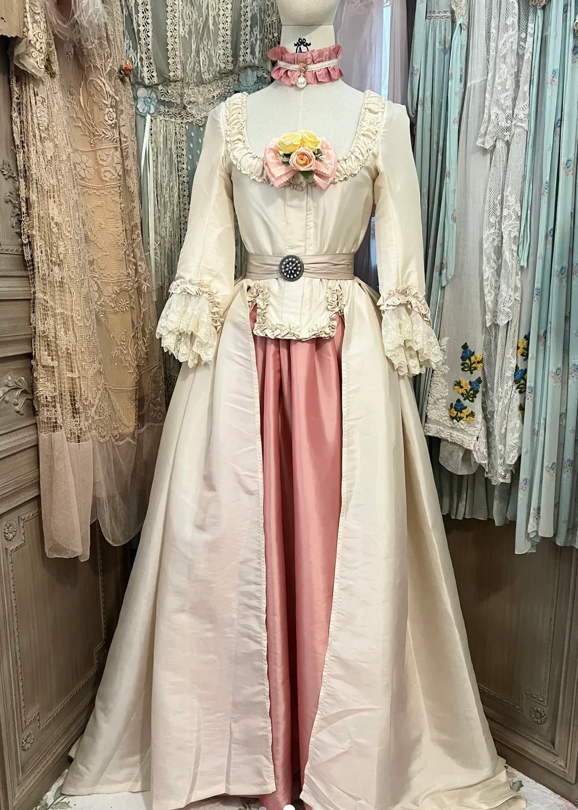 The porcelain gown - Image 40