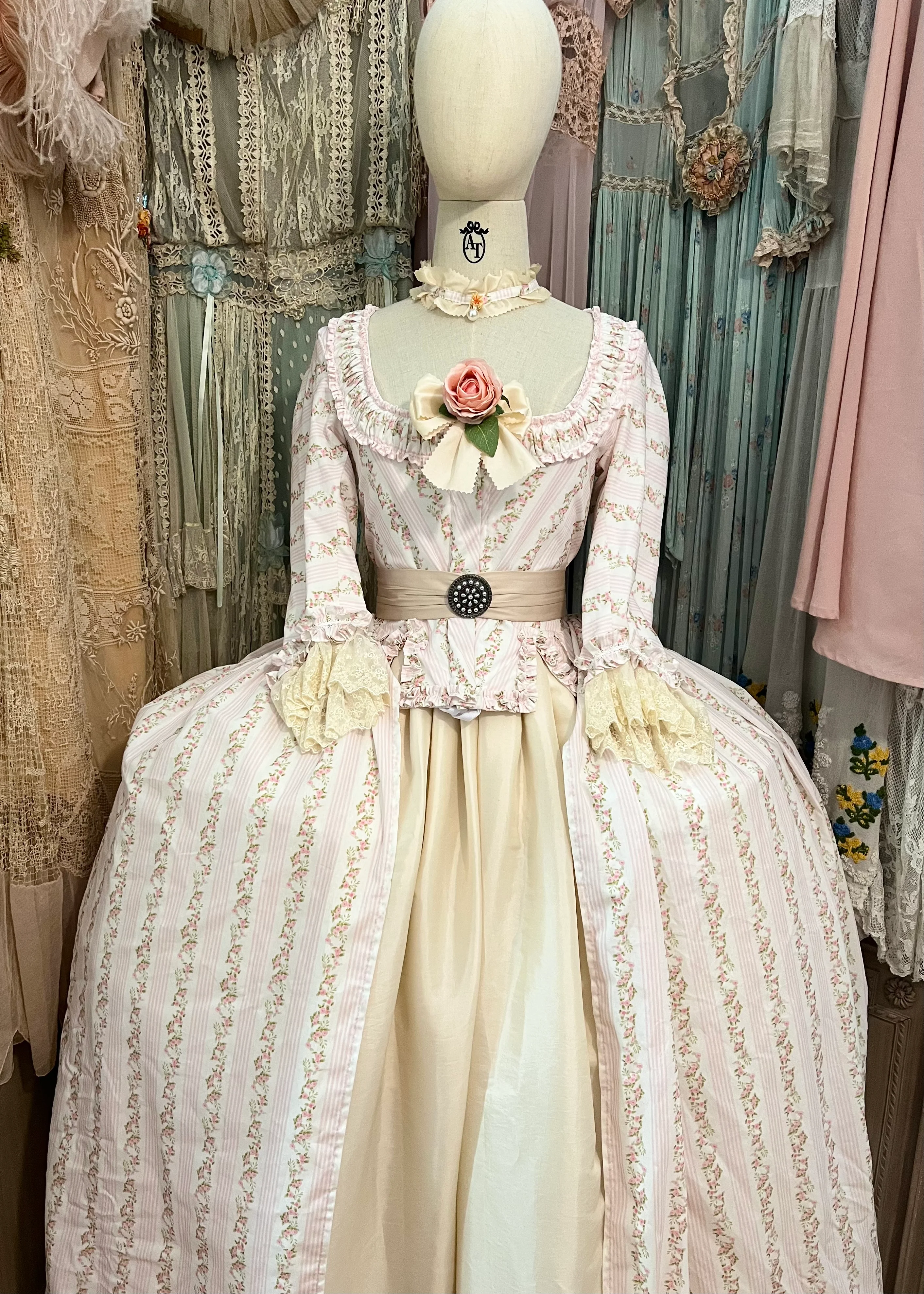 The porcelain gown - Image 7