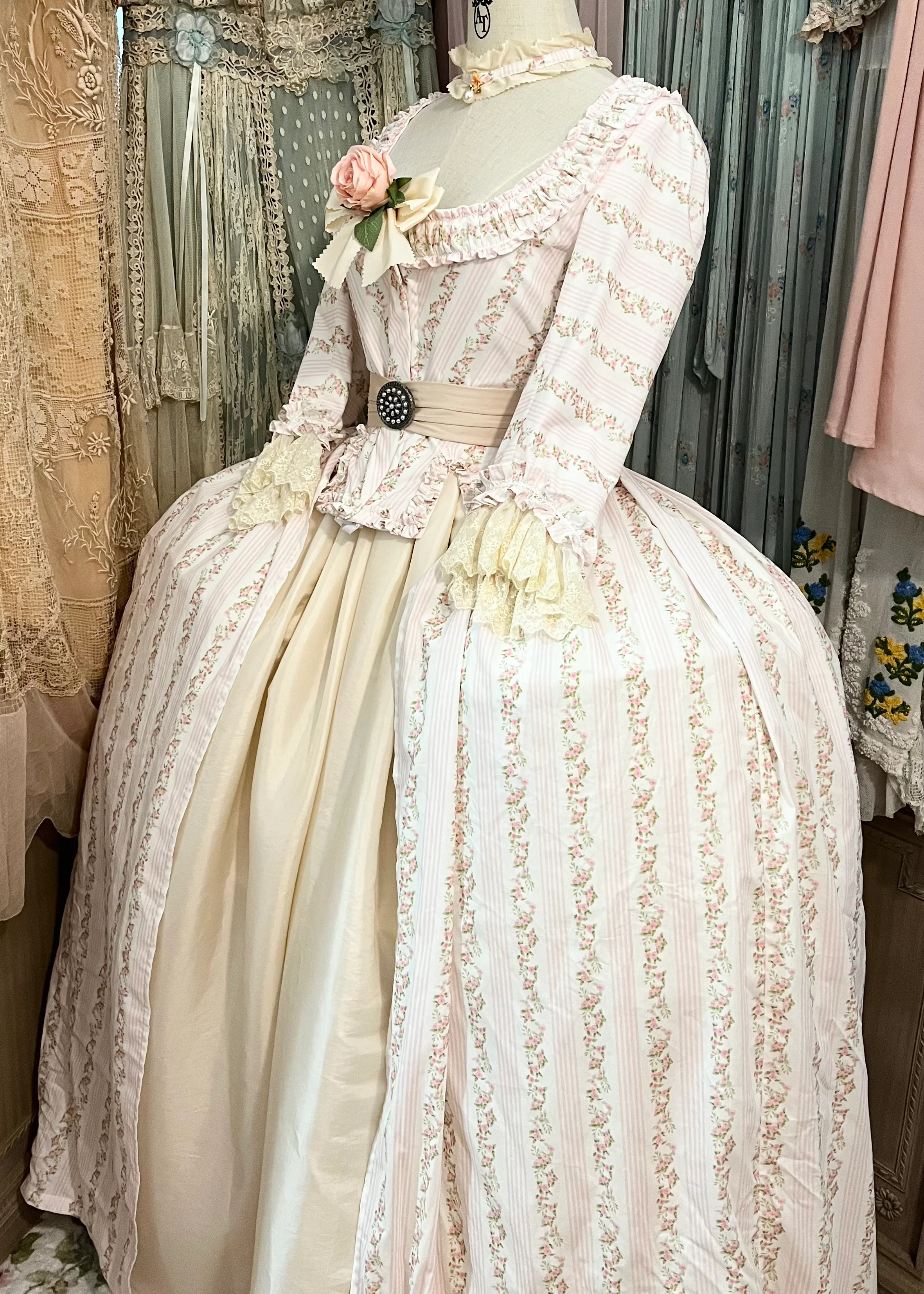 The porcelain gown - Image 9